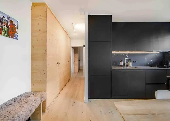 Center With Fireplace And Parking דירה